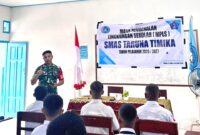 Babinsa Koramil 1710-02/Timika, Sertu Tumpak Marpaung, memberikan pembekalan kepada siswa-siswi baru SMA Taruna Timika