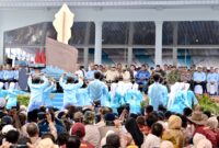 Panglima TNI Jenderal TNI Agus Subiyanto mendampingi Presiden Republik Indonesia Prabowo Subianto menghadiri Puncak Pekan Nasional