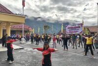 Senam Jumat Sehat Gabungan yang berlangsung di Halaman Kantor Polres Puncak Jaya