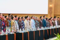Panglima TNI Jenderal TNI Agus Subiyanto mendampingi Presiden Republik Indonesia Prabowo Subianto menutup secara resmi Sarasehan Kebangsaan