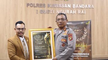 Kapolres Kawasan Bandara I Gusti Ngurah Rai, Kombes Pol. I Komang Budiartha, S.I.K., resmi menerima penghargaan Leadership Awards 2026
