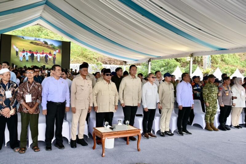 Panglima TNI Jenderal TNI Agus Subiyanto menghadiri peresmian lima bendungan secara terpusat yang dipimpin Presiden RI Prabowo Subianto di Bendungan Meninting