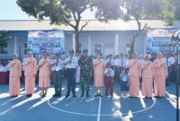 Komandan Lanud Sultan Hasanuddin Marsma TNI Vincentius Endy Hadi Putra, M.Han., didampingi Ketua PIA Ardhya Garini Cab.2/D.II Lanud Sultan Hasanuddin Ny. Lina Vincentius Endy Hadi Putra, membuka secara resmi Masa Pengenalan Lingkungan Sekolah