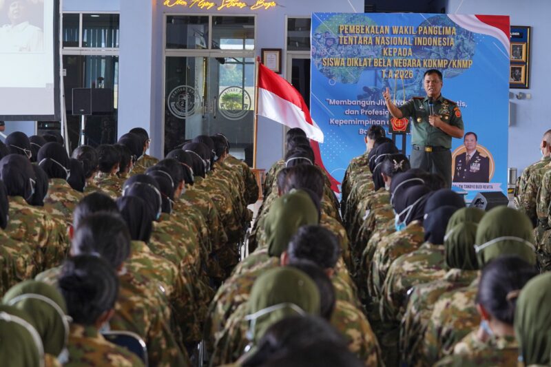 Wakil Panglima TNI Jenderal TNI Tandyo Budi R. memberikan pembekalan manajerial kepada peserta Pendidikan dan Pelatihan (Diklat)