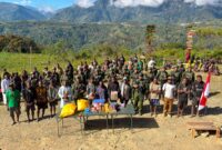 Tim Patroli Komando Operasi (Koops) TNI Habema melaksanakan operasi penguasaan terhadap sebuah honai