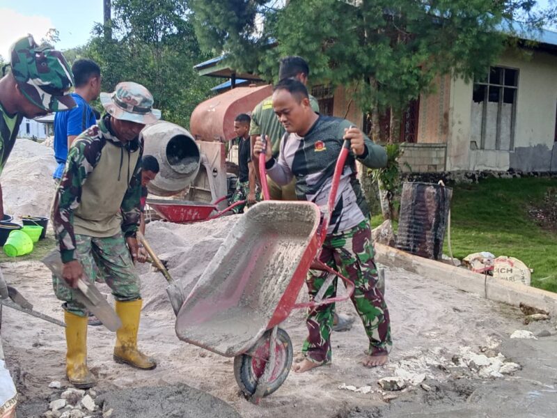Semangat kebersamaan dan gotong royong terus mewarnai pelaksanaan program TNI Manunggal Membangun Desa (TMMD) ke-129 TA 2026 di Kampung Sesor