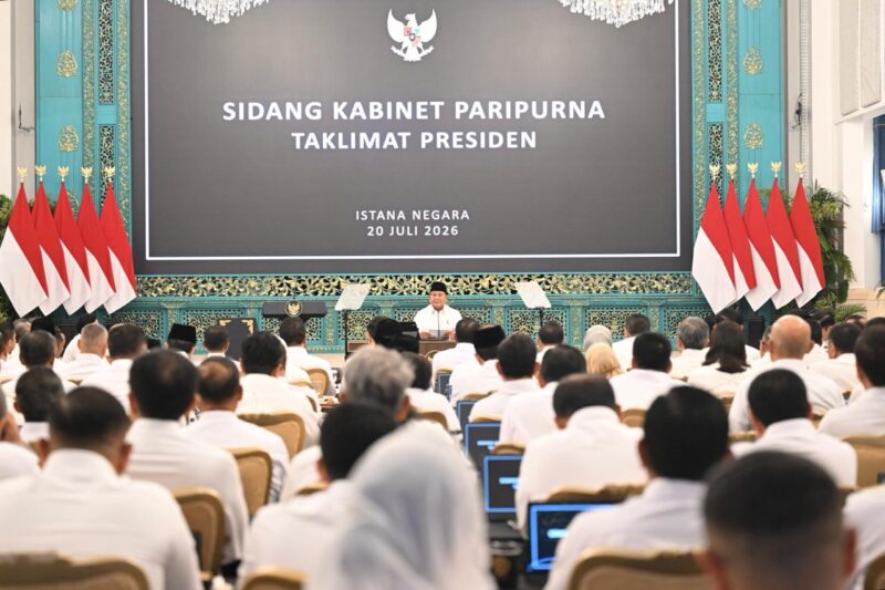 Panglima TNI Jenderal TNI Agus Subiyanto menghadiri Sidang Kabinet Paripurna (SKP) yang dipimpin Presiden RI Prabowo Subianto di Istana Negara
