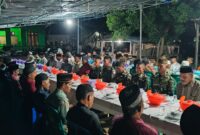 Suasana penuh kehangatan dan kekeluargaan mewarnai momen kebersamaan antara personel Satuan Tugas TNI Manunggal Membangun Desa (TMMD) ke-129 Kodim 1505/Tidore bersama warga