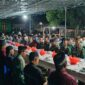 Suasana penuh kehangatan dan kekeluargaan mewarnai momen kebersamaan antara personel Satuan Tugas TNI Manunggal Membangun Desa (TMMD) ke-129 Kodim 1505/Tidore bersama warga