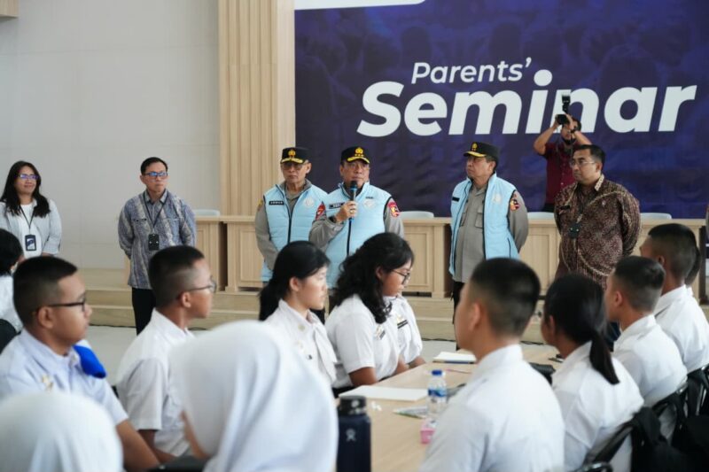 Wakapolri Komjen Pol. Prof. Dr. Dedi Prasetyo, S.H., M.Hum., M.Si., M.M. meninjau langsung Kampus SMA Kemala Taruna Bhayangkara di Gunung Sindur