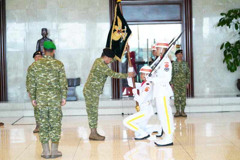 Panglima TNI Jenderal TNI Agus Subiyanto memimpin upacara Serah Terima Jabatan (Sertijab) Wakil Panglima TNI dan Kepala Staf TNI Angkatan Darat