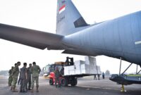 TNI mengirimkan 2,6 ton Dry Ice dan 7 ton garam menggunakan pesawat Hercules untuk mendukung operasi modifikasi cuaca dalam penanganan kebakaran hutan dan lahan