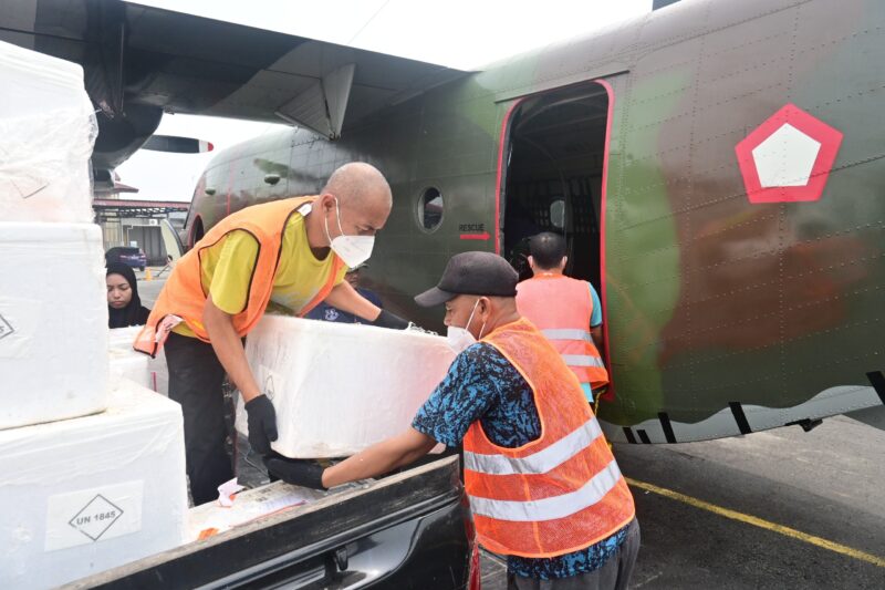 Lanud Sjamsudin Noor memfasilitasi penuh Operasi Modifikasi Cuaca (OMC) menggunakan pesawat TNI AU jenis NC-212