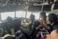 TNI mengerahkan pesawat udara untuk mendukung pelaksanaan Operasi Modifikasi Cuaca (OMC) menyemai lebih dari 10 ton NaCl dan dry ice di wilayah Kalimantan