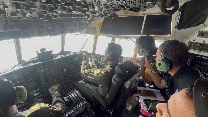 TNI mengerahkan pesawat udara untuk mendukung pelaksanaan Operasi Modifikasi Cuaca (OMC) menyemai lebih dari 10 ton NaCl dan dry ice di wilayah Kalimantan