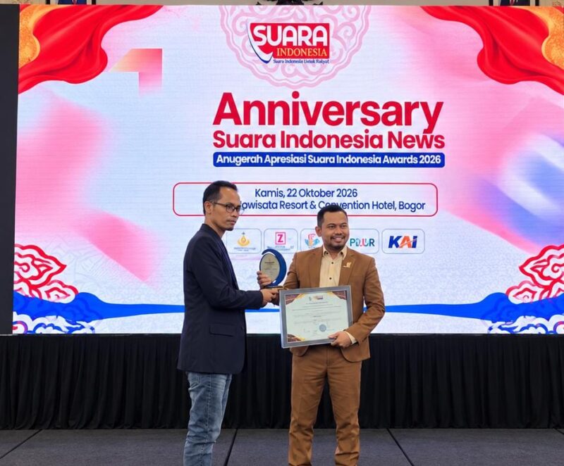 Dr. Ketut Abid Halimi, S.Pd.I., M.Pd., C.Ht., menerima penghargaan bergengsi dari Suara Indonesia Awards 2026