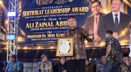 Pengusaha muda Ali Zainal Abidin, pemilik BIP, menerima penghargaan Influential Leader Awards 2026