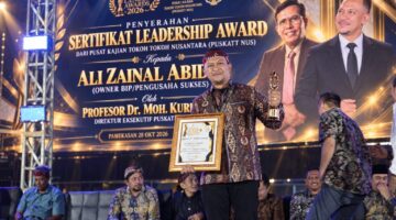 Pengusaha muda Ali Zainal Abidin, pemilik BIP, menerima penghargaan Influential Leader Awards 2026