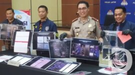 Direktorat Reserse Siber (Ditressiber) Polda Jawa Timur melalui Subdirektorat (Subdit) I Unit II berhasil mengungkap praktik jual beli kartu SIM yang diregistrasi menggunakan data kependudukan milik orang lain serta jasa promosi judi online