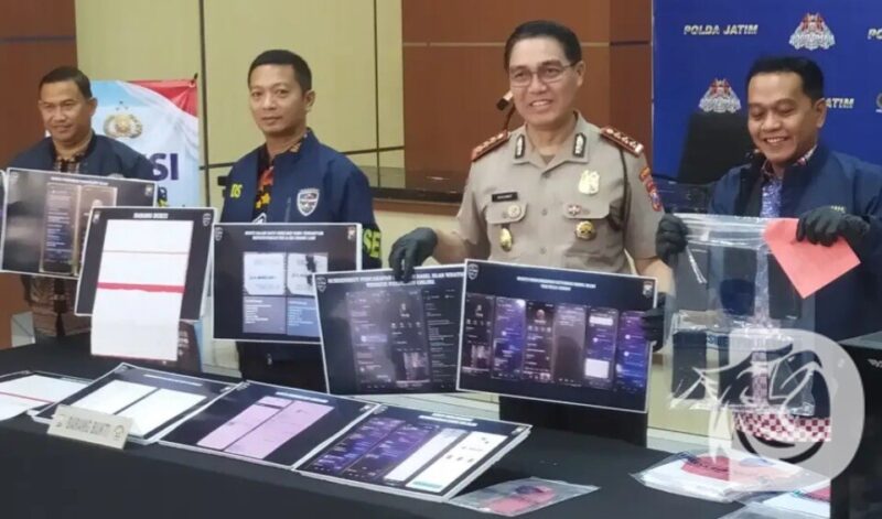 Direktorat Reserse Siber (Ditressiber) Polda Jawa Timur melalui Subdirektorat (Subdit) I Unit II berhasil mengungkap praktik jual beli kartu SIM yang diregistrasi menggunakan data kependudukan milik orang lain serta jasa promosi judi online