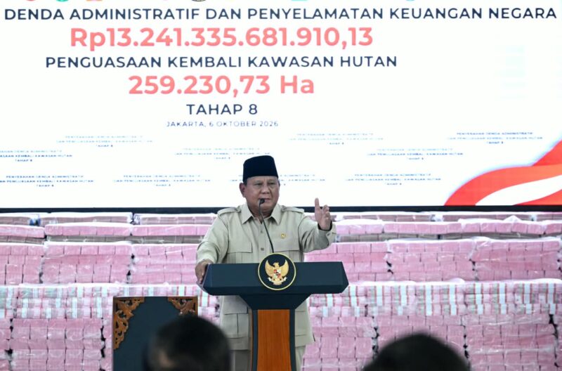 Panglima TNI Jenderal TNI Agus Subiyanto menghadiri penyerahan denda administratif dan penyelamatan keuangan negara serta hasil penguasaan kembali kawasan hutan