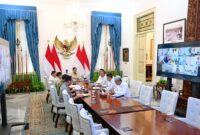 Panglima TNI Jenderal TNI Agus Subiyanto menghadiri rapat terbatas membahas penanganan Kebakaran Hutan dan Lahan (Karhutla) yang dipimpin Presiden RI Prabowo Subianto