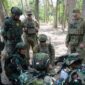 Prajurit Batalyon Zeni Tempur (Yonzipur) 5/ABW Kodam V/Brawijaya bersama prajurit Angkatan Bersenjata Australia (Australian Defence Force/ADF) melaksanakan latihan penanganan bahan peledak