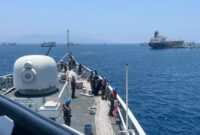 KRI Sultan Iskandar Muda (SIM)-367 dari Satuan Kapal Eskorta (Satkor) Koarmada II bersama Helikopter Panther HS-1305 Puspenerbal melaksanakan latihan unsur laut