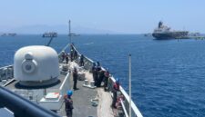 KRI Sultan Iskandar Muda (SIM)-367 dari Satuan Kapal Eskorta (Satkor) Koarmada II bersama Helikopter Panther HS-1305 Puspenerbal melaksanakan latihan unsur laut