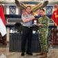 Panglima TNI Jenderal TNI Agus Subiyanto didampingi para Kepala Staf Angkatan dan pejabat utama Mabes TNI menerima kunjungan silaturahmi Kepala Kepolisian Negara Republik Indonesia (Kapolri) Jenderal Polisi Dr. (H.C.) Suyudi Ario Seto, S.I.K., S.H., M.Si.