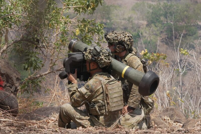 Prajurit TNI bersama prajurit Angkatan Bersenjata Australia (Australian Defence Force/ADF) mematangkan integrasi beragam alutsista