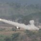 Prajurit TNI bersama prajurit Angkatan Bersenjata Australia (Australian Defence Force/ADF) unjuk kemampuan dalam Combined Joint Live Fire Exercise