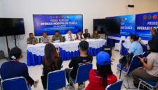 Konferensi pers di Posko Terpadu Operasi Modifikasi Cuaca, Lanud Halim Perdanakusuma, Jakarta Timur