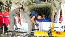 TNI mengerahkan pesawat Hercules dari Pangkalan TNI AU Halim Perdanakusuma, Jakarta Timur, untuk mengirimkan 3,6 ton dry ice ke Banjarmasin, Kalimantan Selatan, dan Palembang