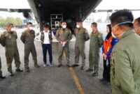 TNI bersama BMKG dan instansi lainnya melaksanakan Operasi Modifikasi Cuaca (OMC) untuk mendukung penanganan kebakaran hutan dan lahan