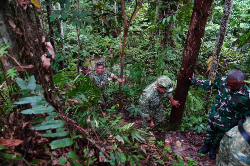 Wakil Panglima TNI merangkap Kepala Badan Nasional Pengelola Perbatasan dan Daerah Terpencil (BNPPDT) Jenderal TNI Maruli Simanjuntak meninjau Pos Pengamanan Perbatasan