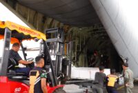 TNI mengintensifkan pengiriman logistik Operasi Modifikasi Cuaca (OMC) untuk mendukung penanganan kebakaran hutan dan lahan