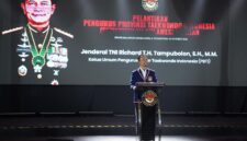 Ketua Umum Pengurus Besar Taekwondo Indonesia (PBTI) yang juga menjabat sebagai Wakil Menteri Pertahanan Republik Indonesia (Wamenhan RI) Jenderal TNI Richard Tampubolon, S.H., M.M. melantik Dr. Adnan Purichta Ichsan, S.H., M.H.