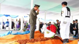 Panglima TNI Jenderal TNI Agus Subiyanto memimpin Upacara Militer, pemakaman almarhum mantan Panglima TNI Laksamana TNI (Purn) Widodo Adi Sutjipto