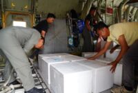 TNI bersama tim gabungan terus mengintensifkan pengiriman logistik dari Posko Operasi Modifikasi Cuaca