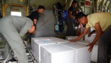 TNI bersama tim gabungan terus mengintensifkan pengiriman logistik dari Posko Operasi Modifikasi Cuaca