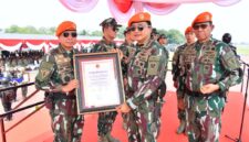 Panglima TNI Jenderal TNI Agus Subiyanto diangkat menjadi Warga Kehormatan Korps Pasukan Gerak Cepat (Korpasgat) TNI AU