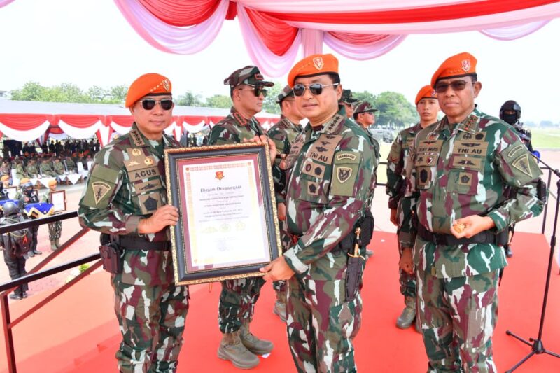 Panglima TNI Jenderal TNI Agus Subiyanto diangkat menjadi Warga Kehormatan Korps Pasukan Gerak Cepat (Korpasgat) TNI AU