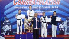 Ketua Umum Pengurus Besar Taekwondo Indonesia (PBTI) Jenderal TNI Richard Tampubolon, S.H., M.M. menyaksikan pertandingan kejuaraan Liga Mahasiswa Taekwondo