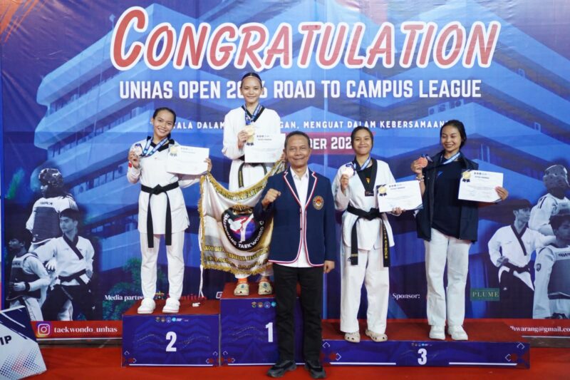 Ketua Umum Pengurus Besar Taekwondo Indonesia (PBTI) Jenderal TNI Richard Tampubolon, S.H., M.M. menyaksikan pertandingan kejuaraan Liga Mahasiswa Taekwondo