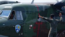 TNI berhasil menabur 11,2 ton garam dalam Operasi Modifikasi Cuaca (OMC) untuk mendukung penanggulangan kebakaran hutan dan lahan