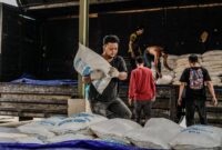 TNI bersama tim gabungan terus mengintensifkan pengiriman logistik guna percepatan penanganan Karhutla