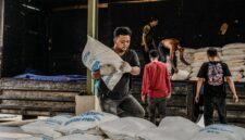 TNI bersama tim gabungan terus mengintensifkan pengiriman logistik guna percepatan penanganan Karhutla
