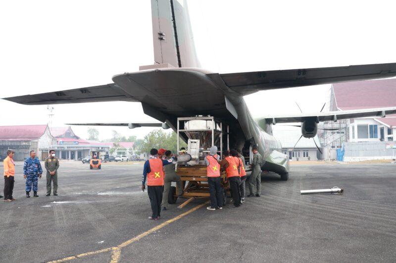 TNI mengerahkan Alat Utama Sistem Persenjataan (Alutsista) udara untuk melaksanakan Operasi Modifikasi Cuaca (OMC) dengan menyemai 10,8 ton bahan semai
