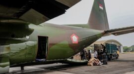 TNI bersama tim gabungan terus mengintensifkan dukungan logistik Operasi Modifikasi Cuaca (OMC) untuk mempercepat penanganan kebakaran hutan dan lahan